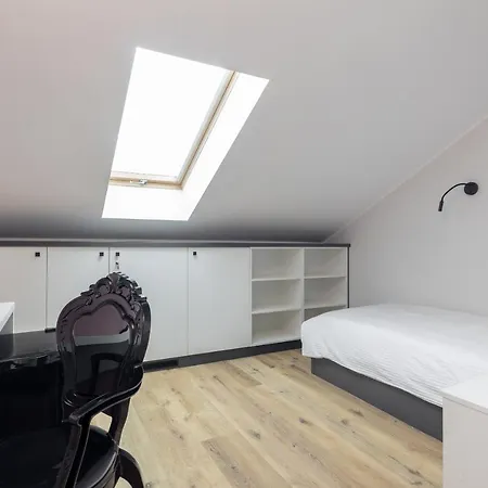 Ae Nowy Swiat By Bookinghost ワルシャワ