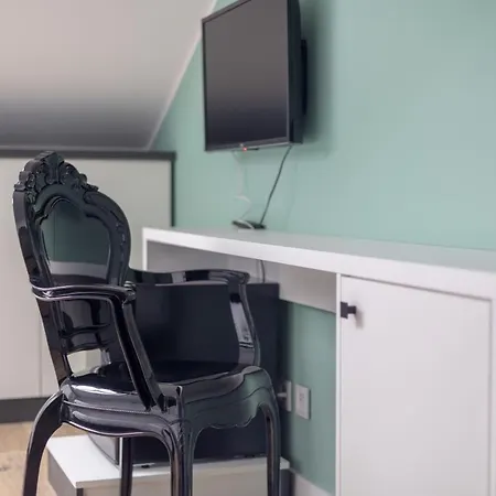 Ae Nowy Swiat By Bookinghost * ワルシャワ