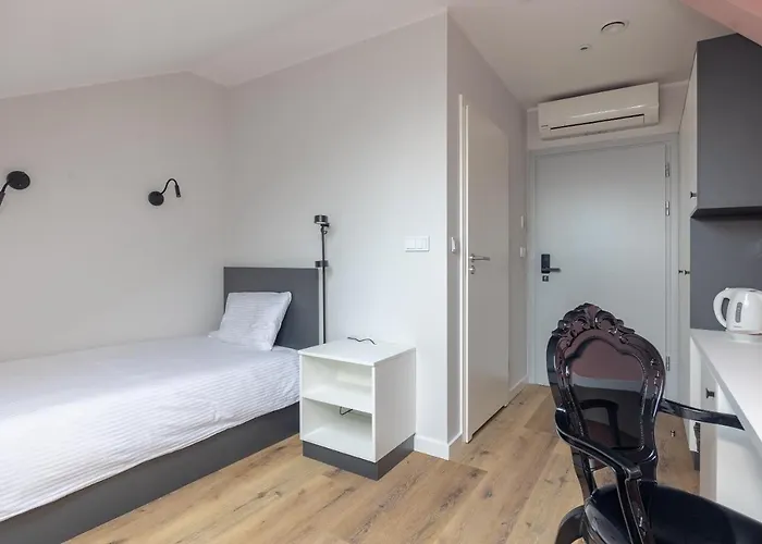 Ae Nowy Swiat By Bookinghost ワルシャワ